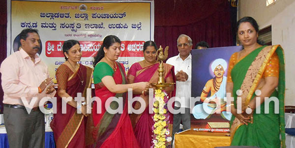 ದೇವರ ದಾಸಿಮಯ್ಯ ಸಮಾನತೆಗಾಗಿ ವಚನಗಳ ಮೂಲಕ ಶ್ರಮಿಸಿದ್ದರು: ಅಪರ ಜಿಲ್ಲಾಧಿಕಾರಿ ಅನುರಾಧ